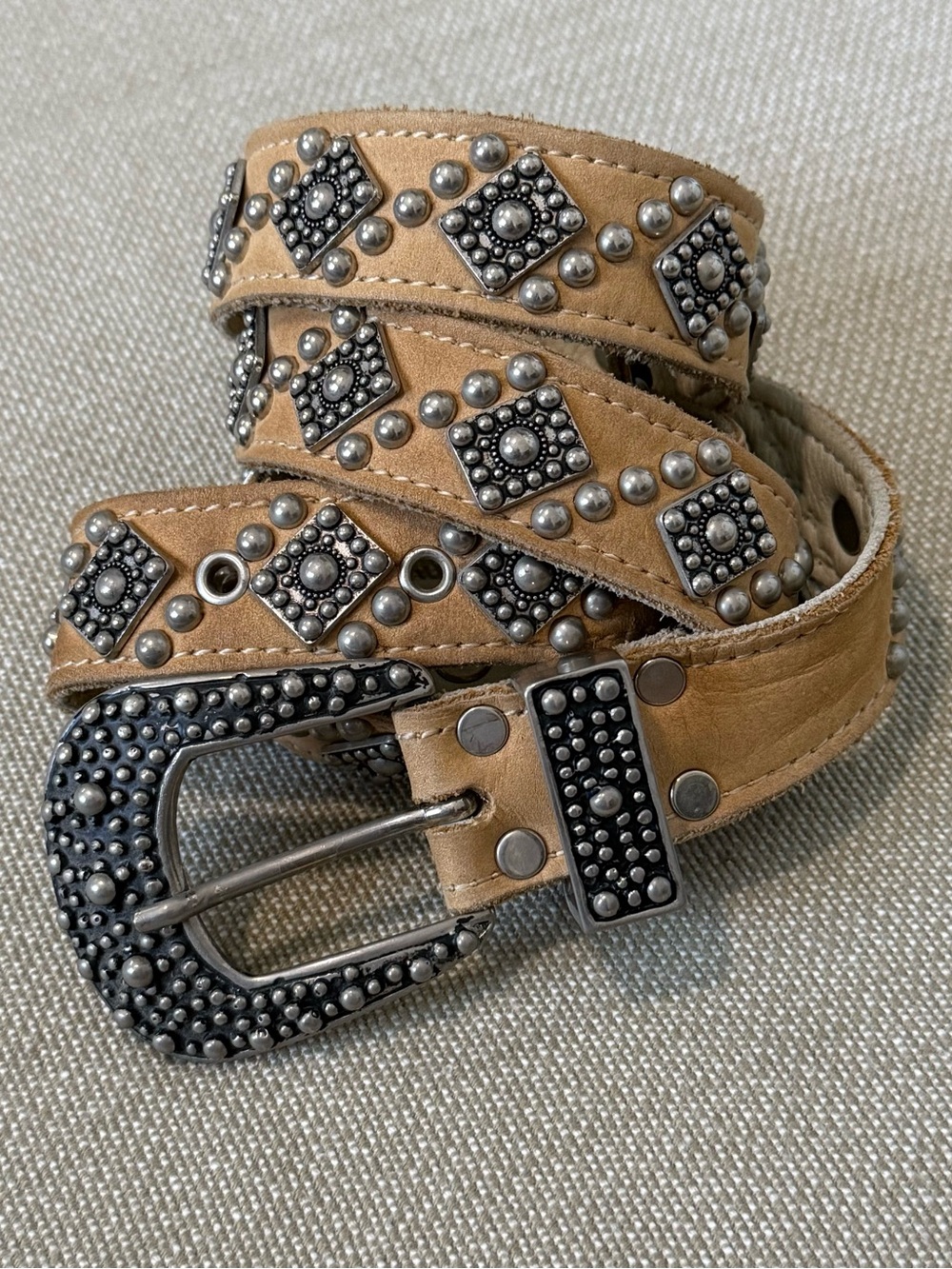 Vintage 80s - 90s western-style leather belt from Sand Castle
